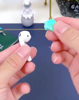Earphone Cleaning Putty